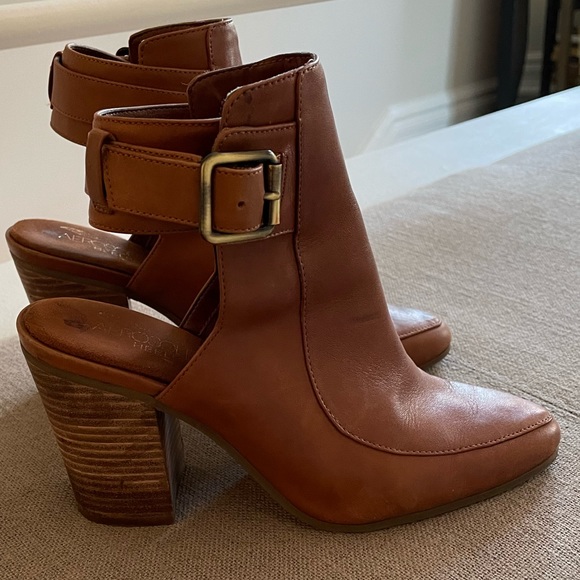 AEROSOLES Shoes - CUTE BOOTIES